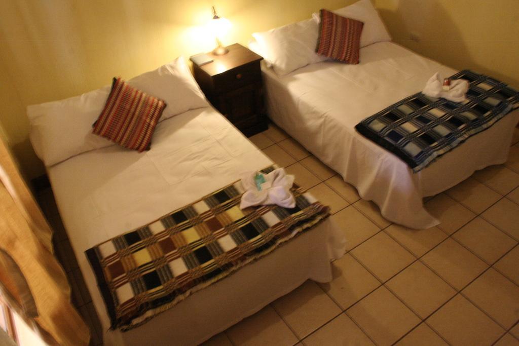 Hotel Posada Chinimaya Panajachel Zimmer foto