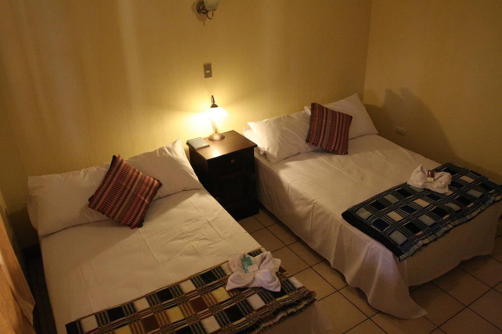 Hotel Posada Chinimaya Panajachel Zimmer foto